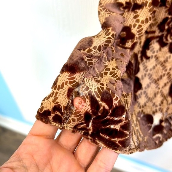 Muse Boston Proper - Cream Lace Flat Pattern With Velvet Flowers Ruched Dress 4 - Picture 10 of 13